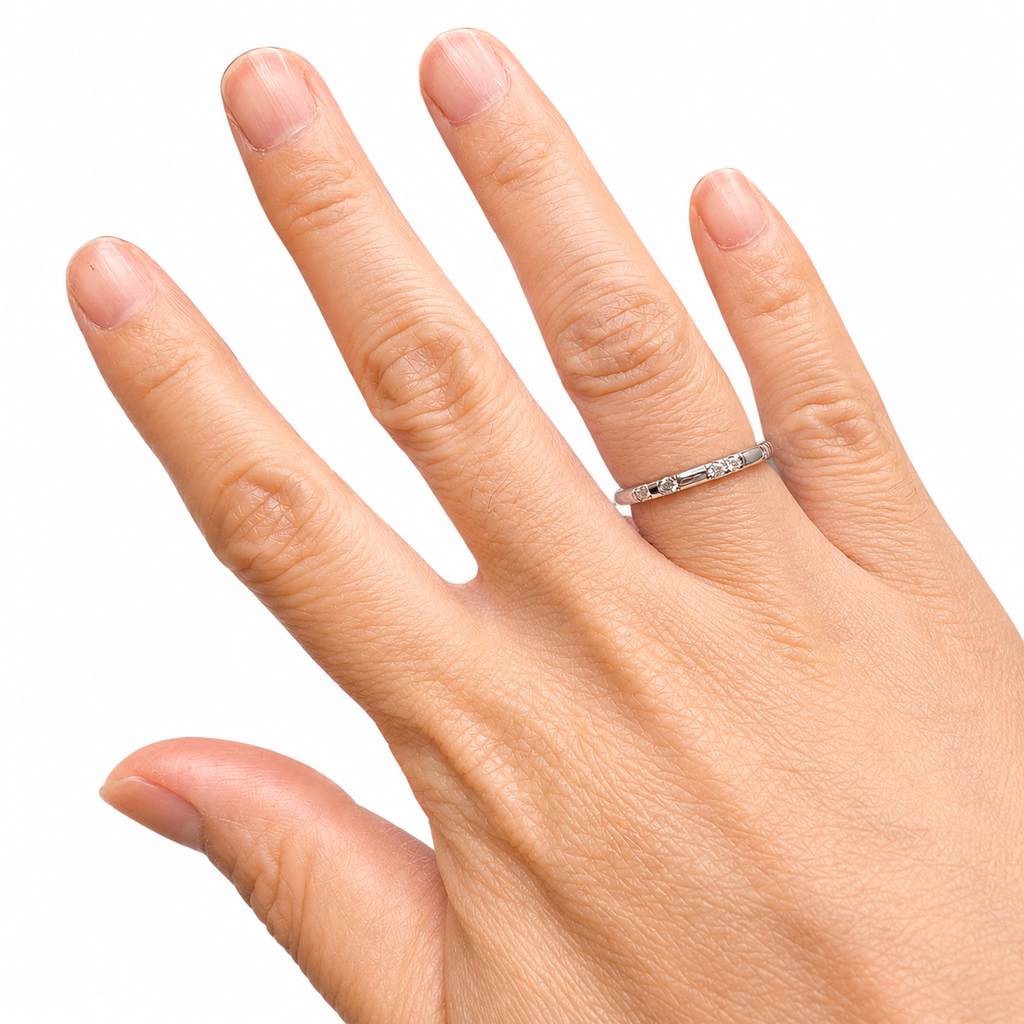Minimal Moissanite Accent ring